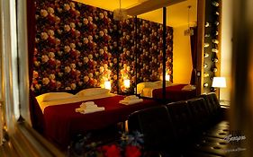 Lush Escape Suites - Hottube And Sauna